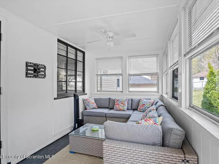131 Arnold Ave — Photo 14