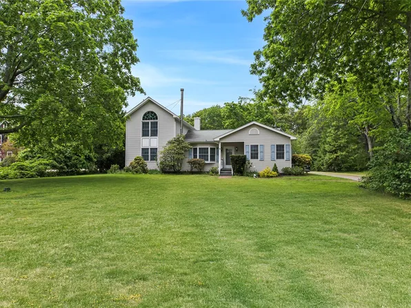 6645 Peconic Bay Boulevard, Laurel, NY 11948