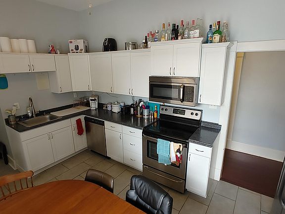 3rd image of 309 W 36th St Unit A