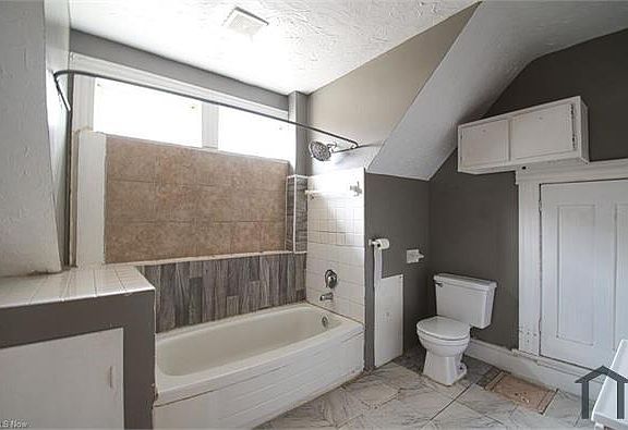 5th image of 3892 W 34th St #2