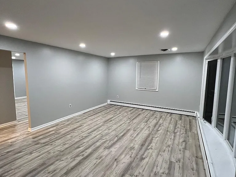 437 Carvin St — Photo 2