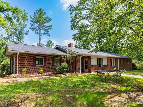 1860 Deer Park Loop, Spruce Pine, NC 28777