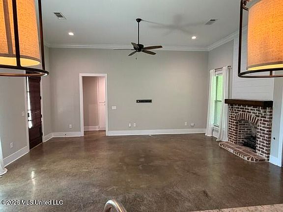 5th image of 221 Ironwood Pl