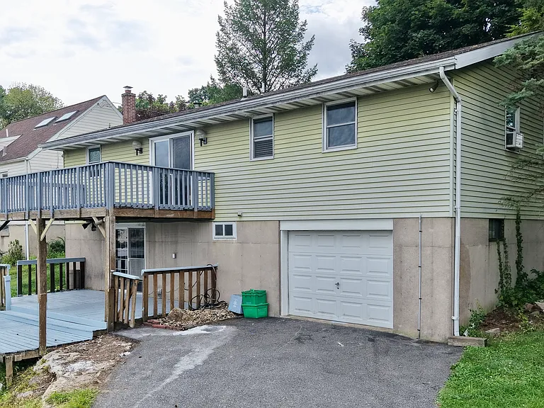1015 E Hamilton St — Photo 57