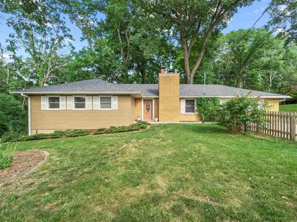 306 Virginia Dr, Iowa City, IA 52245