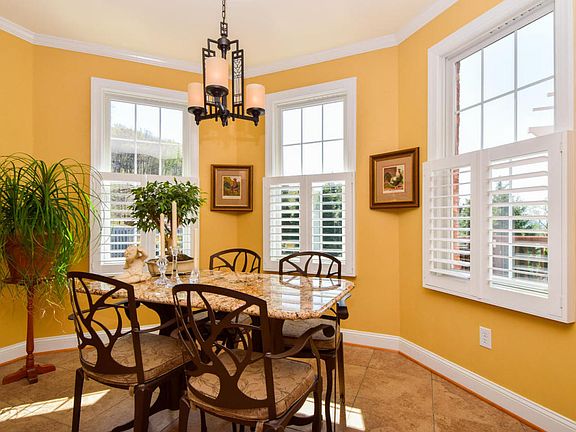 4th image of 410 Stoneledge Dr