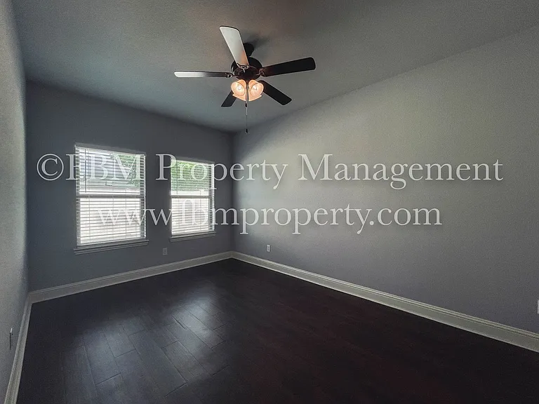 300 Hawk Ave #C2 — Photo 8