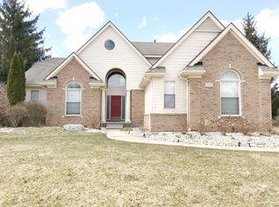 6472 Wyndham Dr, West Bloomfield, MI