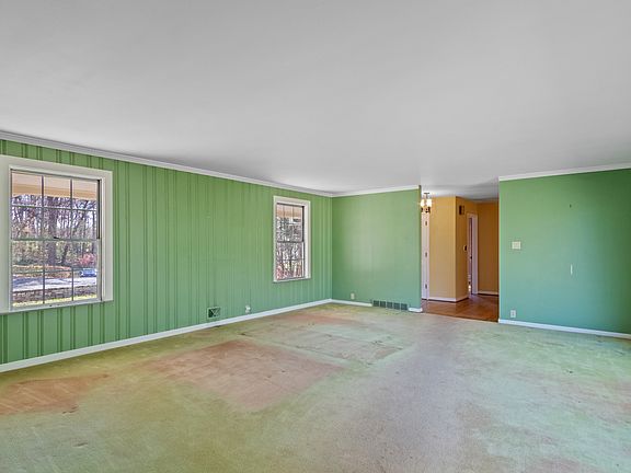 5th image of 8102 Oak Hill Dr