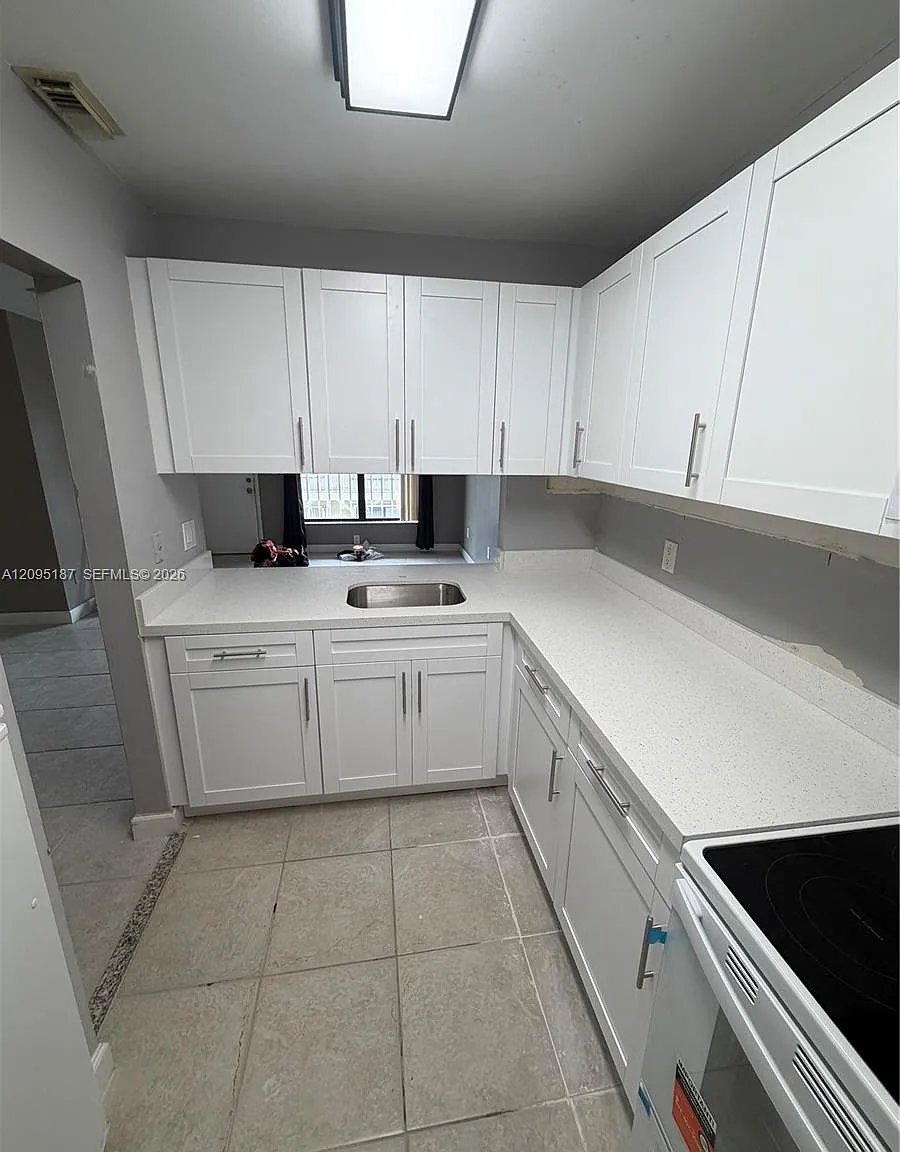 Rozland Condo — Photo 3