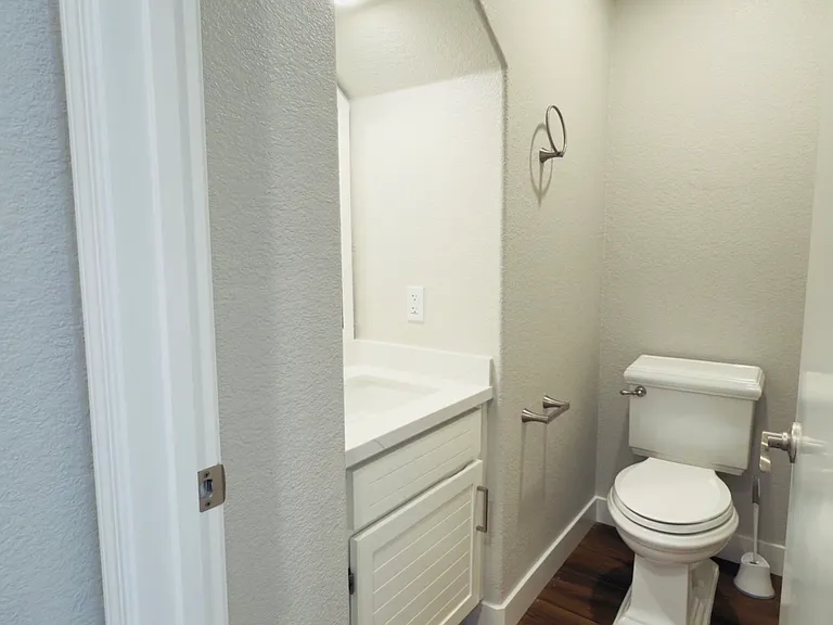 910 Vista Pointe Dr — Photo 6
