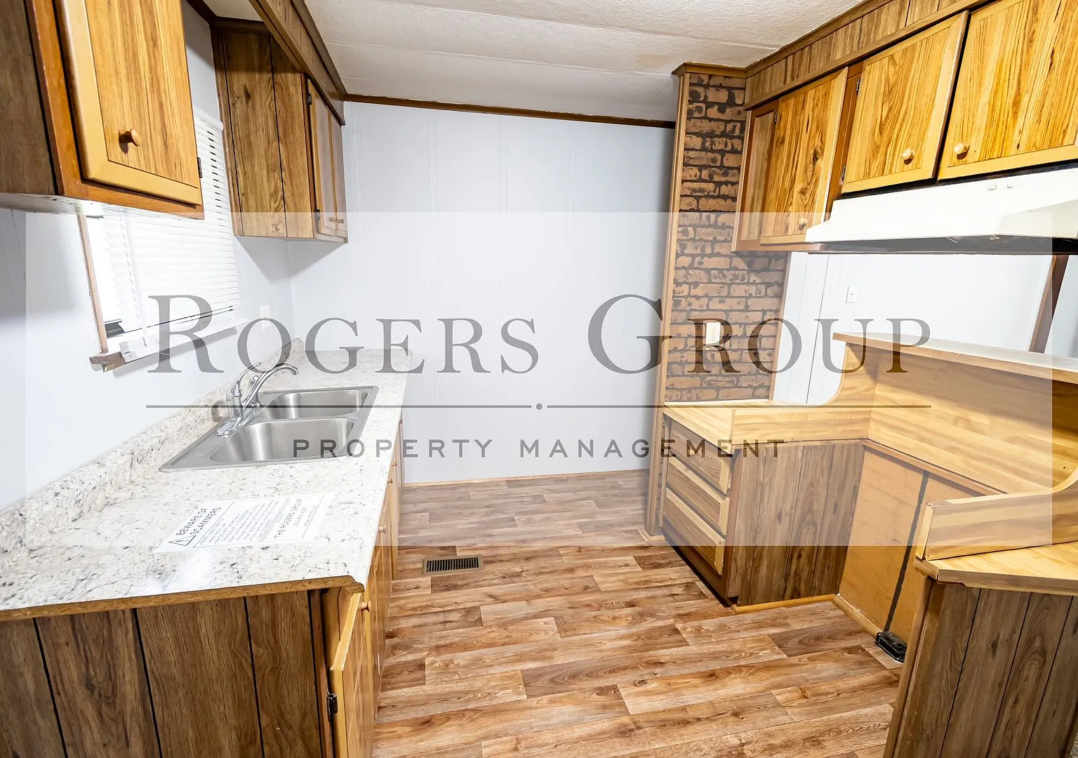 #315 - 265 Charles St Duplex — Photo 2