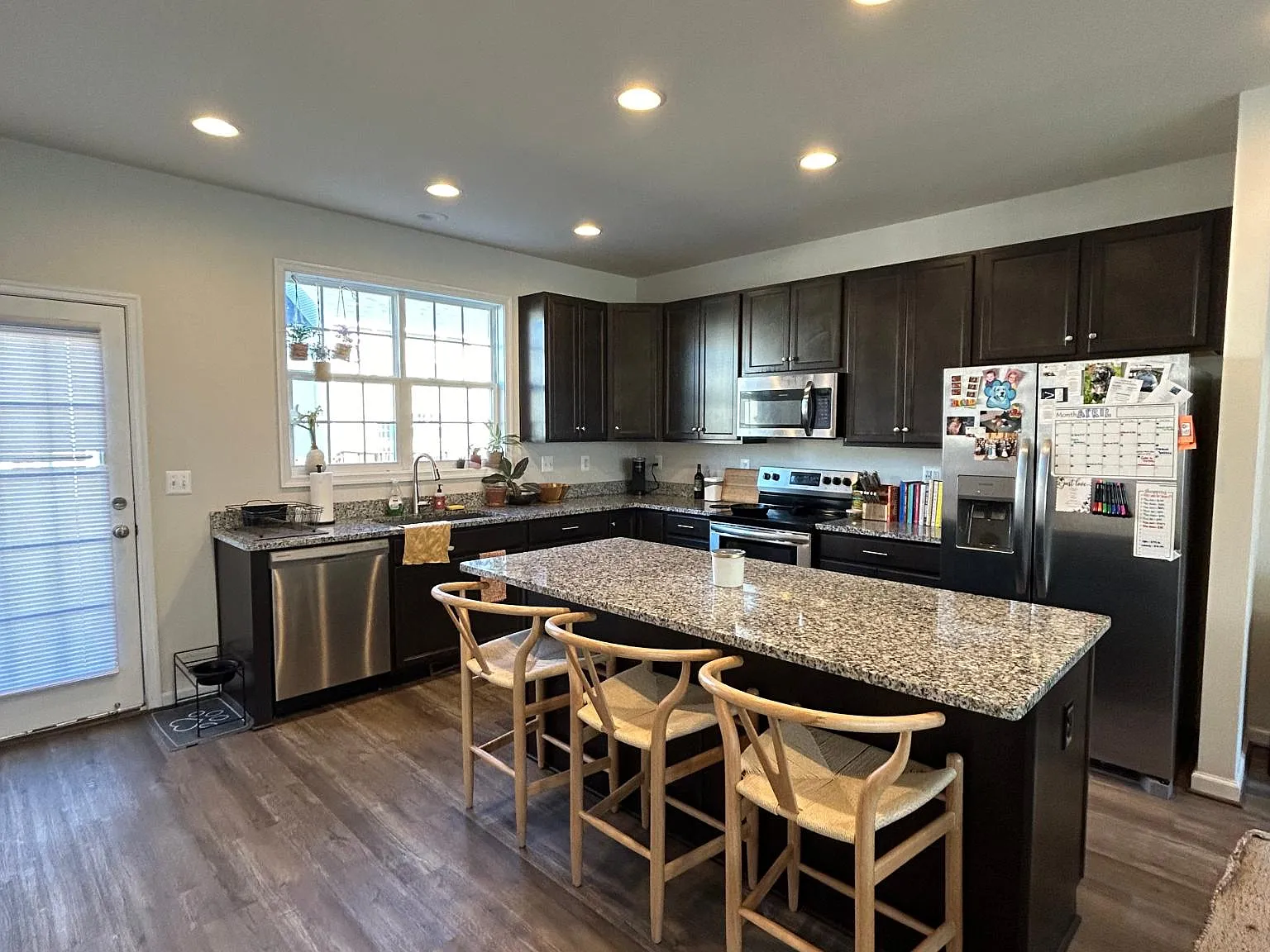 3 bed, 2.5 bath, 1850 sqft, $2,200 — Photo 2