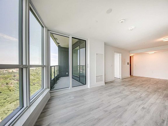 3rd image of 585 Bloor St E #2515