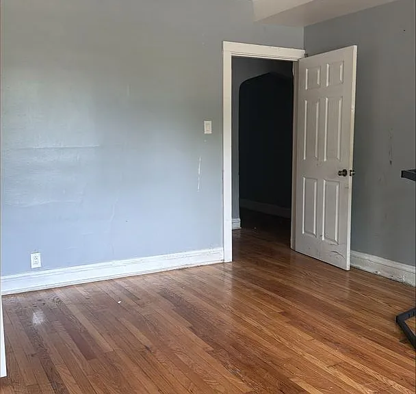 7601-7609 S Drexel Ave — Photo 2