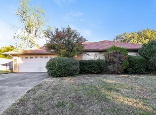 752 Aspen Ct, Hurst, TX 76054