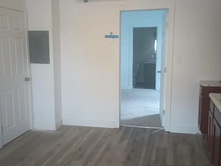 325 Hudson Ave — Photo 10