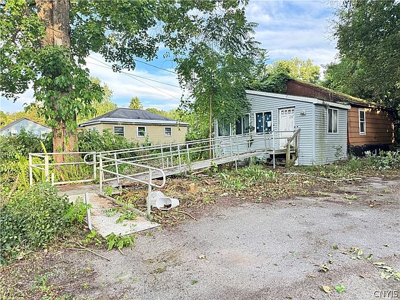 4th image of 155 Meredith Ave