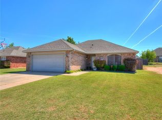 508 S Castle Ridge Ln, Mustang, OK 73064
