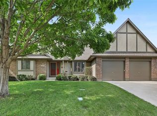 1087 NE Greenwood Ct, Blue Springs, MO 64014