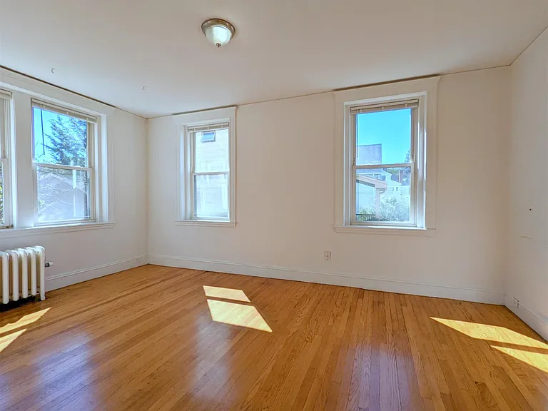 172 Maple St — Photo 12