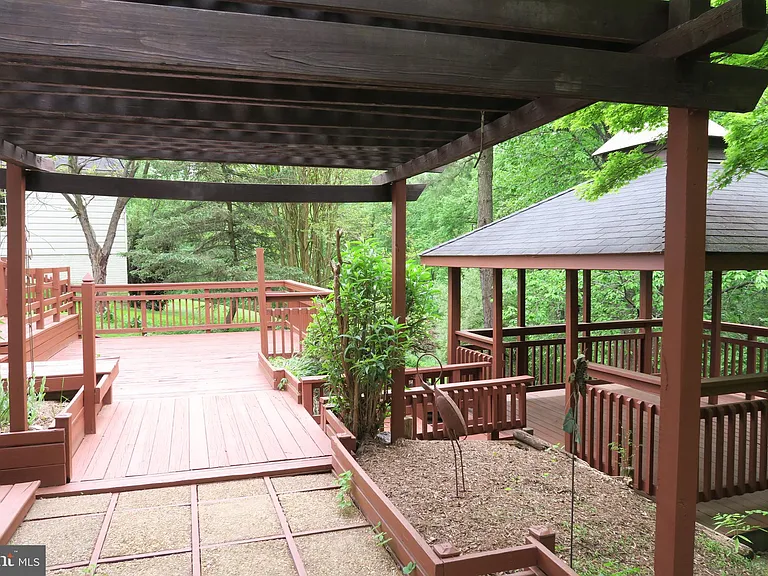 10295 Dunn Meadow Rd — Photo 32