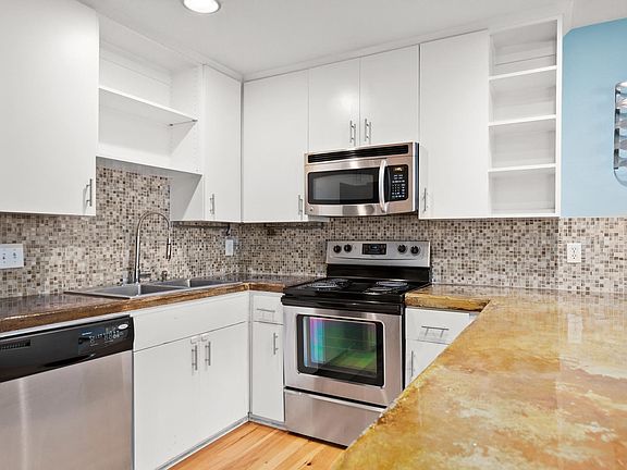 3rd image of 1101 Shoal Creek Blvd APT 6