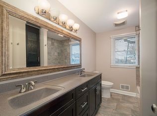 915 Ogden Rd, New Lenox, IL 60451