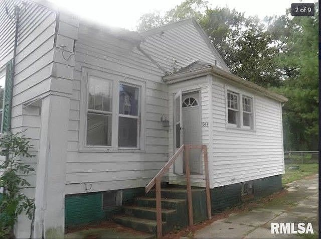 2nd image of 564 N Pearl St