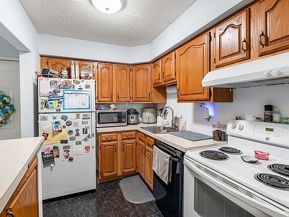 4th image of 4975 Washington St #207