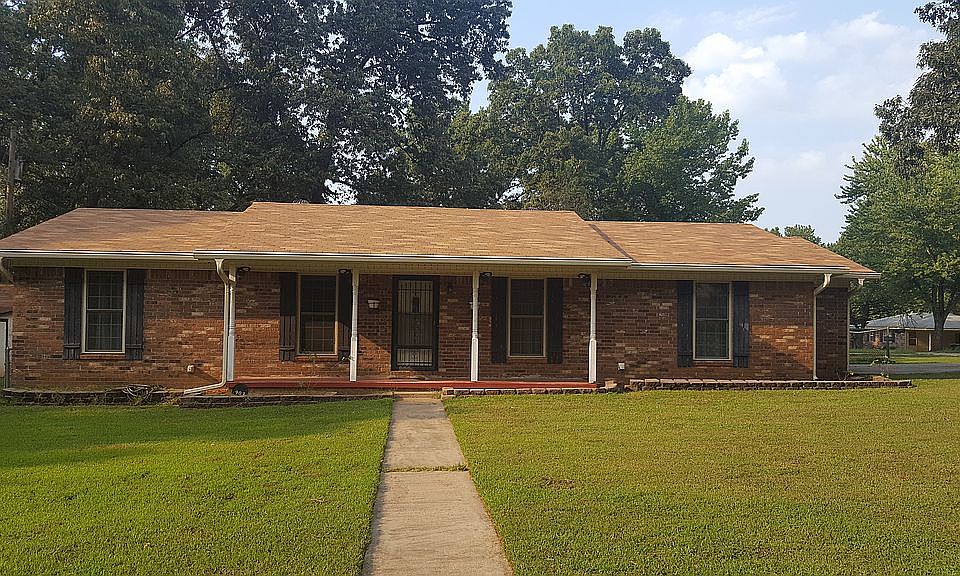 1st image of 903 Towering Oaks Dr