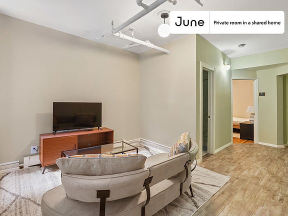 5th image of 188 Claremont Ave #B
