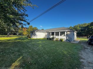 904 Rowland Rd, Leonard, MI 48367