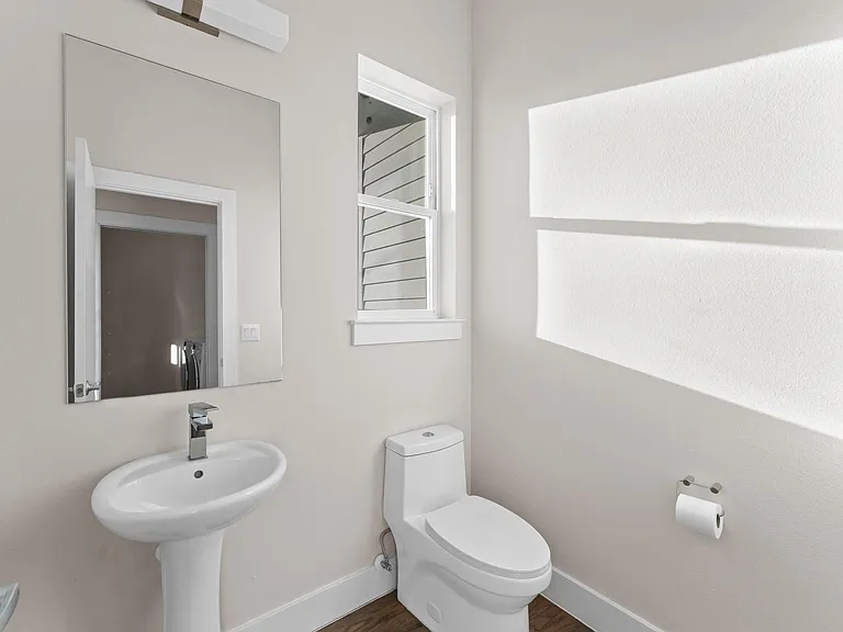 4904 Noble St — Photo 11