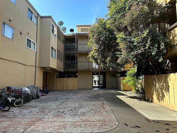 5th image of E Okeefe St