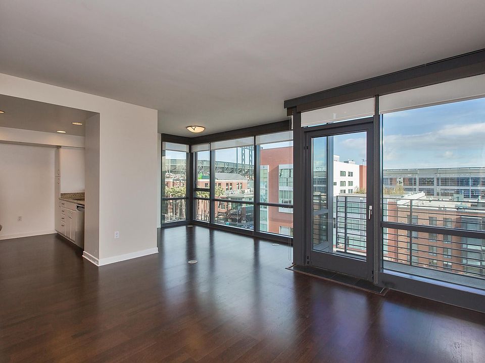 1st image of 250 King St Unit 764