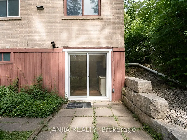 31 Shippigan Cres #LOWER — Photo 8