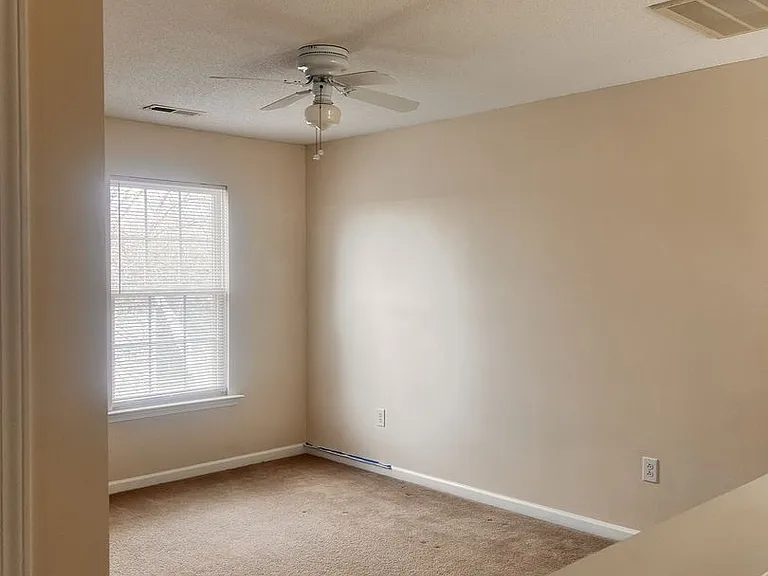 110 Shelby Ct — Photo 25