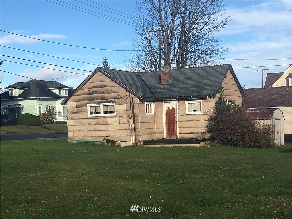 1813 M Avenue photo 1