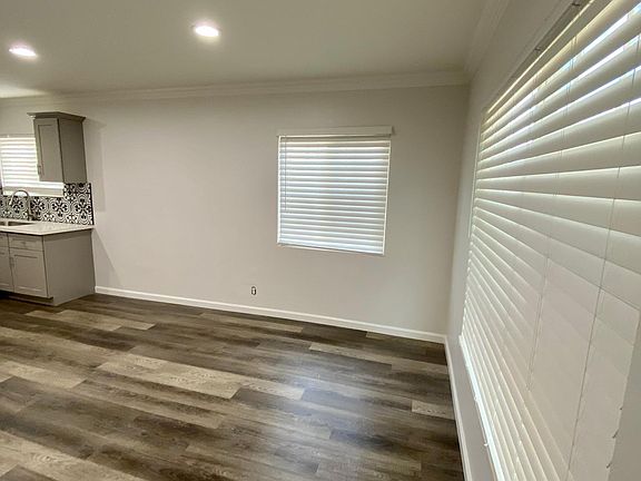 4th image of 429 Amalia Ave