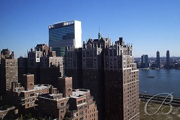 Rented by Bellmarc Realty | media 25