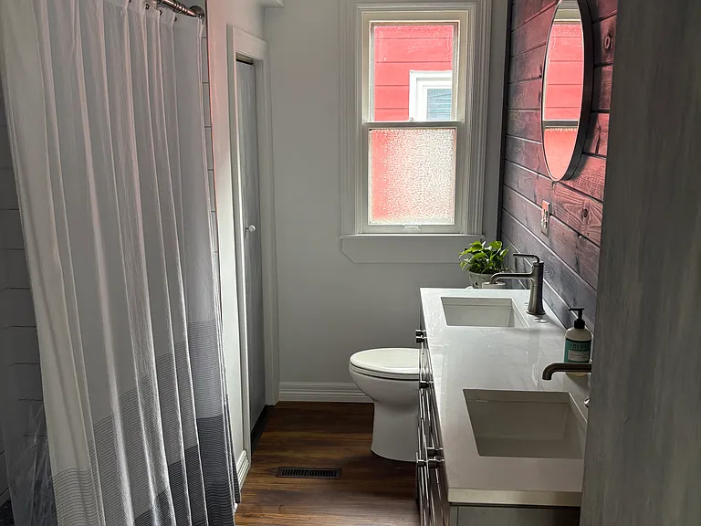 2508 S Superior St — Photo 18