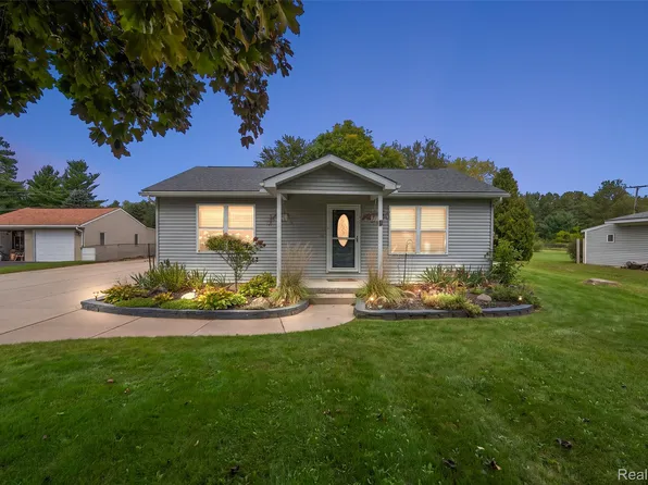 5078 Waldon Rd, Clarkston, MI 48348