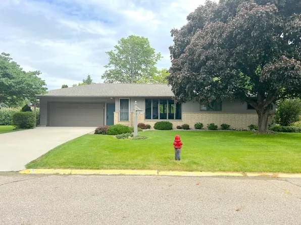 207 1st St NE, Clarks Grove, MN 56016