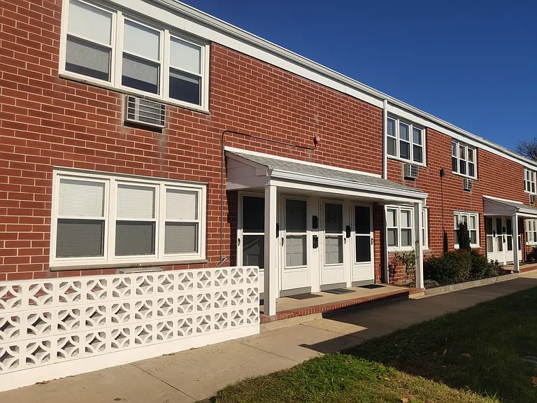 200 Main St #14 — Photo 1