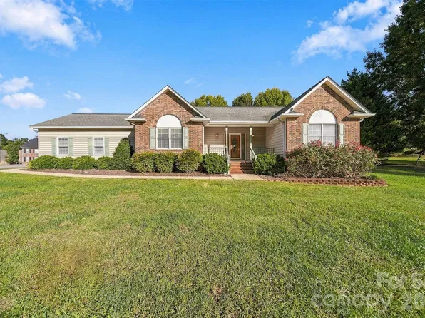 1119 Edgefield Ln, Newton, NC 28658