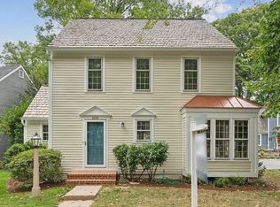 2053 Cobblestone Ln, Reston, VA 20191