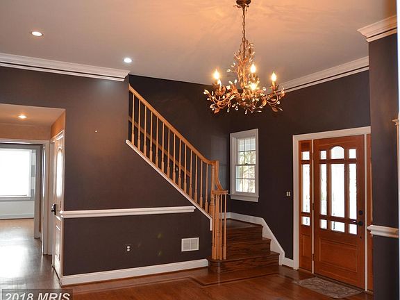 LARGE ENTRY FOYER WITH CUSTOM INLAY FLOOR