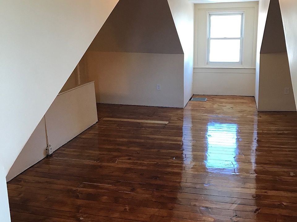 3rd Floor Large Bedroom