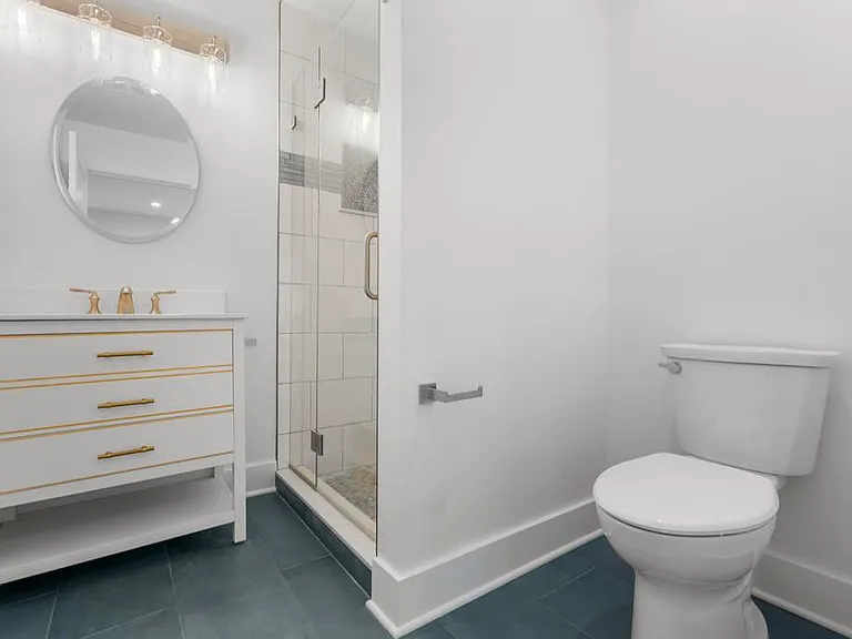 435 Glenbrook Rd #1 — Photo 3